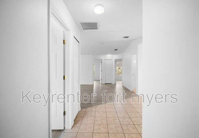 Building Photo - 4646 15th St SW