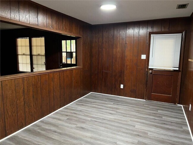 Foto del edificio - 557 Shalimar Rd