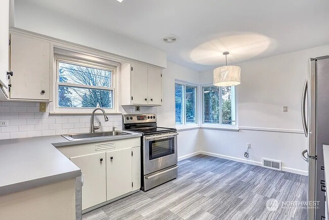 Photo - 205 S 107th St (Seattle, WA) House