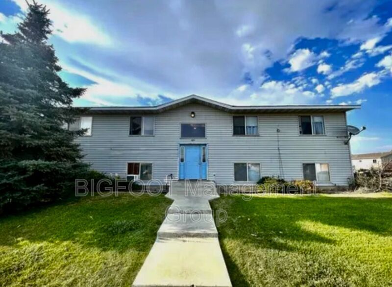 Foto principal - 904 E Main St