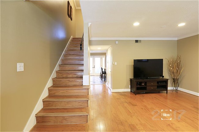 Building Photo - 2415 Briar Ridge Dr