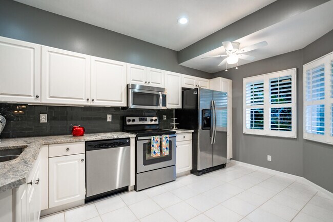 Foto del edificio - 5661 NW 125th Ave