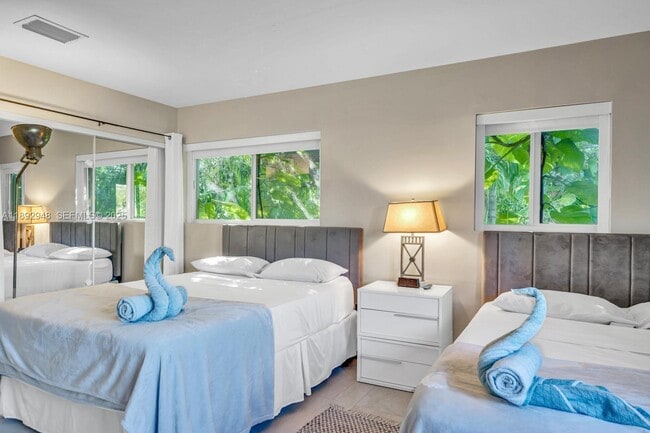 Foto del edificio - 1581 NE 108th St