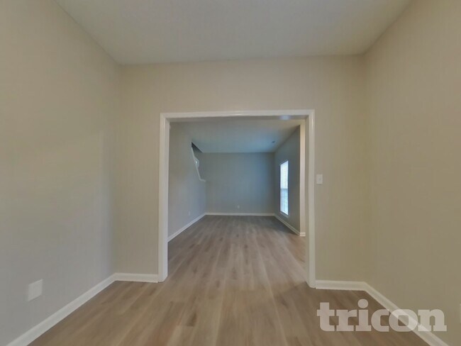 Foto del edificio - 8918 6 Point Ln