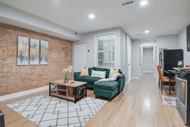 Building Photo - 1255 Raum St NE