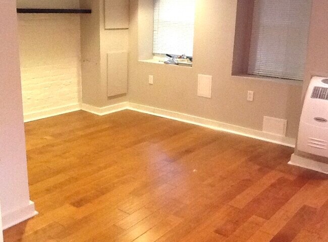 Foto del edificio - 420 F St NE