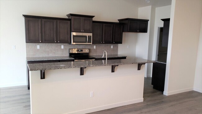 Building Photo - Like New Meridian Home!