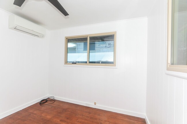 Building Photo - 1520-BK