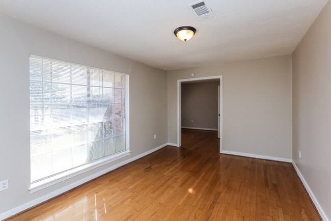 Building Photo - 112 Easthaven Dr