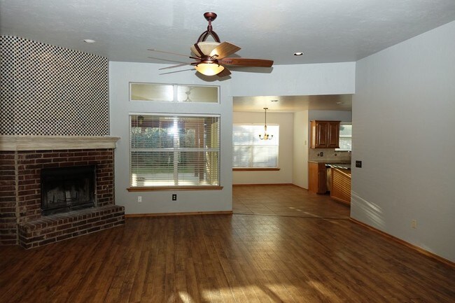 Building Photo - Wonderful 3 Bed in Yukon w/Storm Shelter