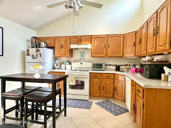 Foto del edificio - 101 Reynolds Ct