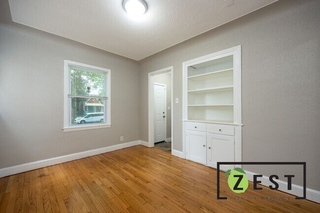 Foto del edificio - MOVE IN READY!