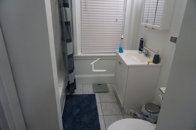 Photo - Large 2 bed unit on the Green Line with he... House