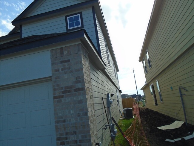 Foto del edificio - 2215 Emerald Diamond Ct