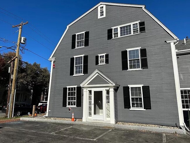 Building Photo - 393 Essex St