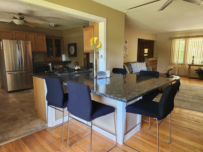 Foto del edificio - 728 Tamarack Ln