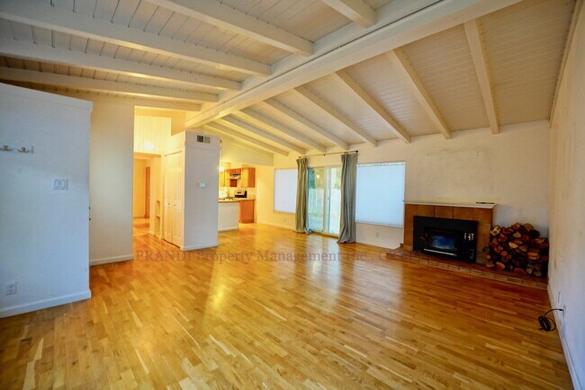 Foto del edificio - Novato Home with Big Yard, Backs to Pioneer Park!