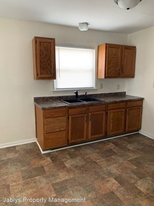 Building Photo - 3 br, 1 bath House - 3436 Burton St