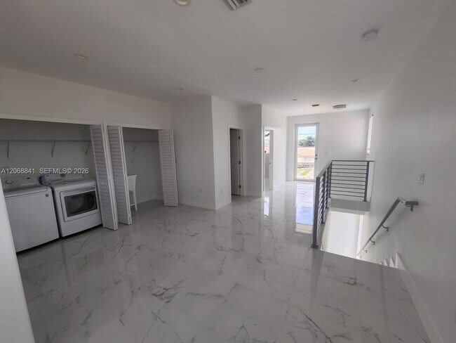 Foto del edificio - 7245 SW 21st St