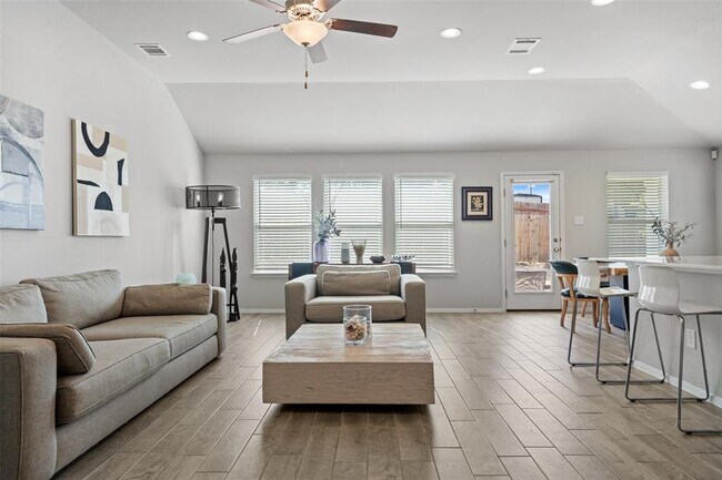 Foto del edificio - 4302 Liberty Ln