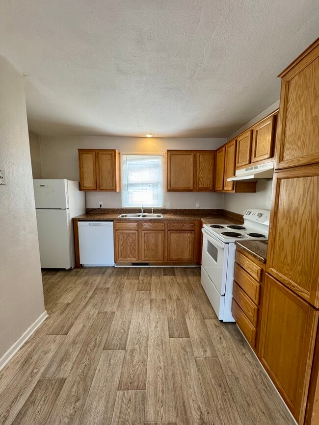 Building Photo - 671 W 64th St