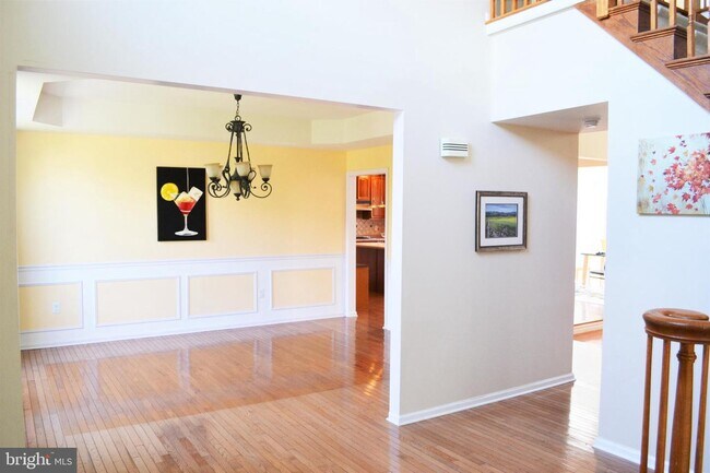 Building Photo - 15 Carriage Ct