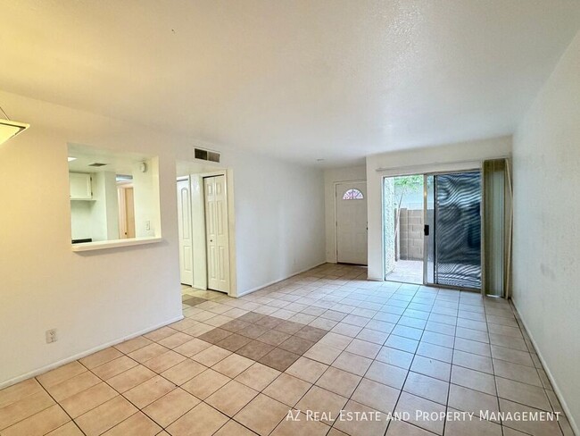 Photo - 1620 E Cambridge Ave Apartment