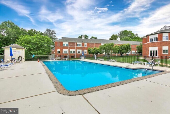 Foto del edificio - 1340 Birch Ln