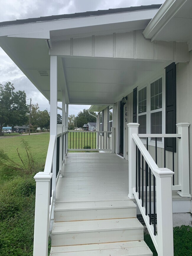 Foto del edificio - 145 Sally Hill Cir