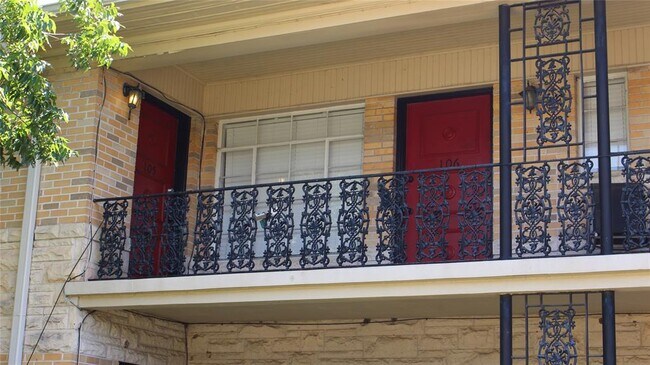 Building Photo - 301 E 34th St