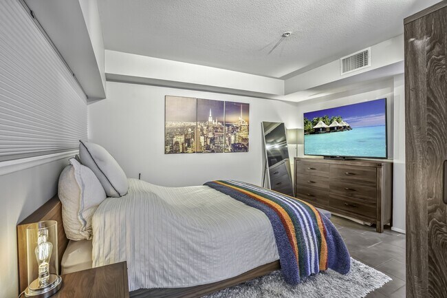 Foto del edificio - 7320 Hawthorn Ave