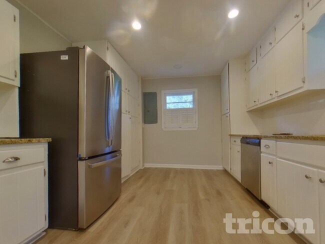 Building Photo - 4142 Pine Valley Dr
