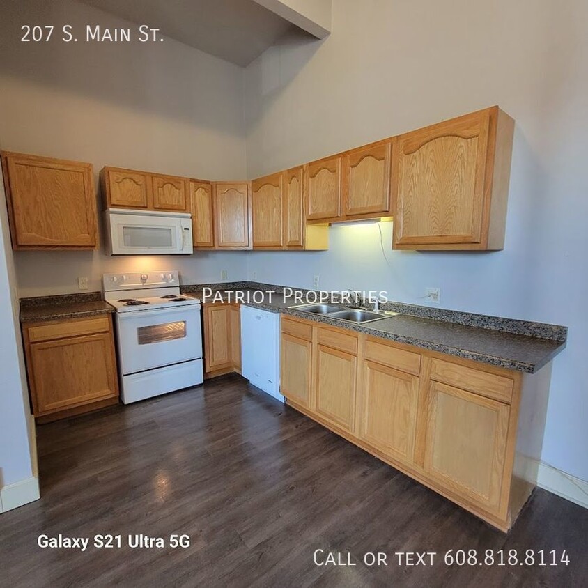 Foto principal - 2 bedroom/ 1 bath apartment in Jefferson, WI