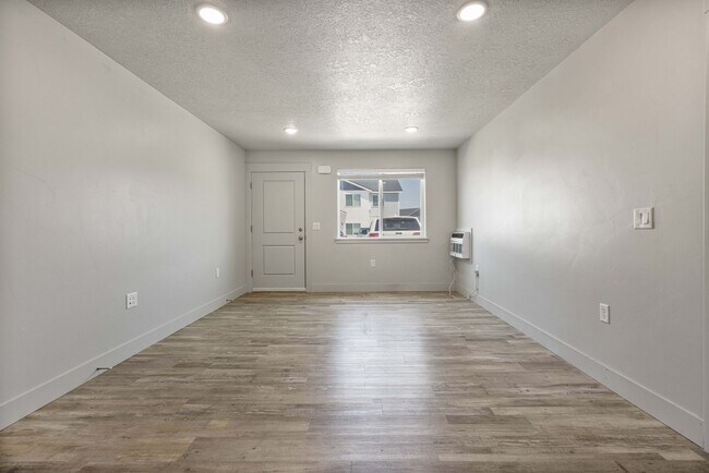 Building Photo - F1841ER