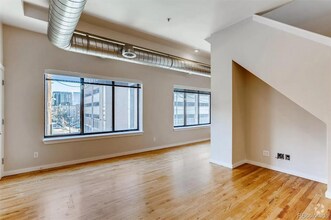 Building Photo - 70 W 6th Ave