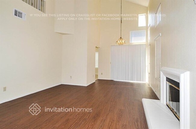 Foto del edificio - 15535 Saldana Ct