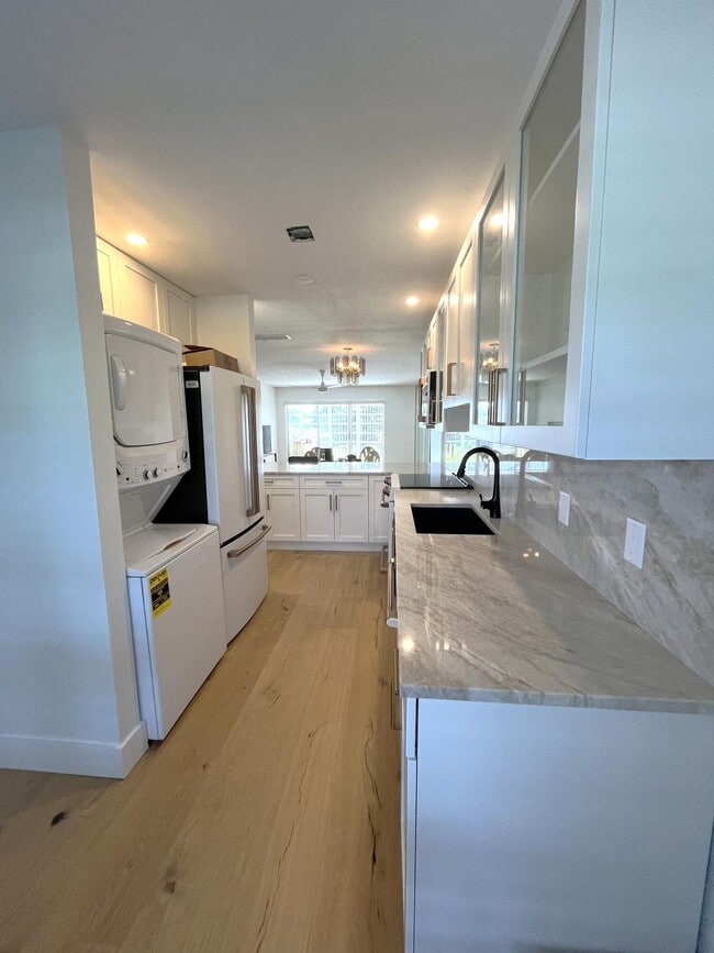 Building Photo - 1030 Silk Oak Terrace