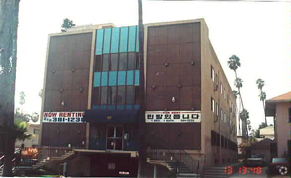 Building Photo - 947 Magnolia Ave
