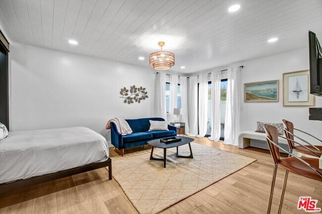 Building Photo - 1083 Montauk Ln
