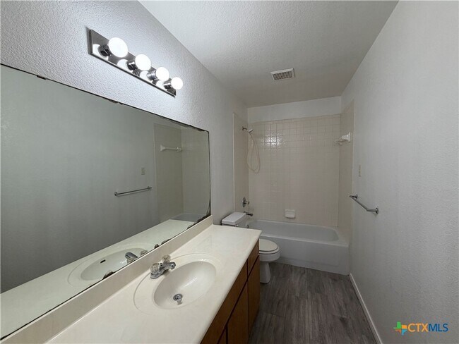 Building Photo - 1722 Aztec Trce