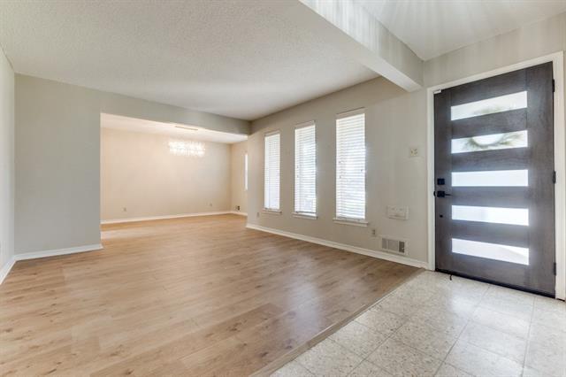 Foto del edificio - 8348 Londonderry Ln