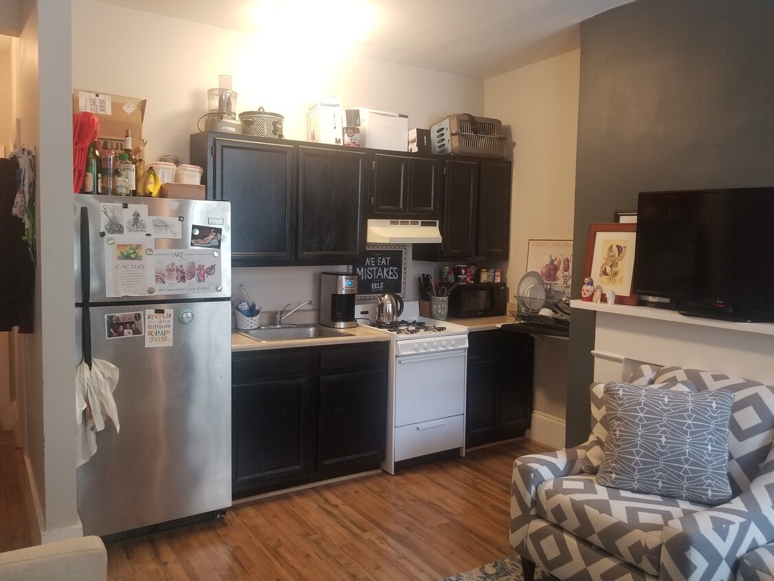 Kitchen - 19 E Centre St
