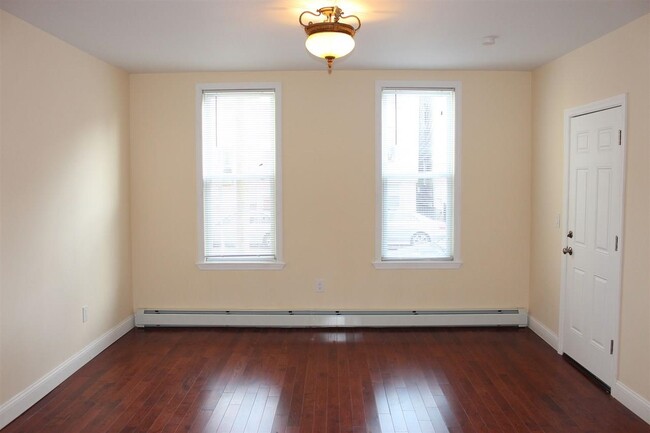 Building Photo - 183 Webster Ave
