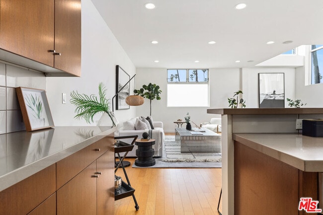 Foto del edificio - 2307 Oakwood Ave