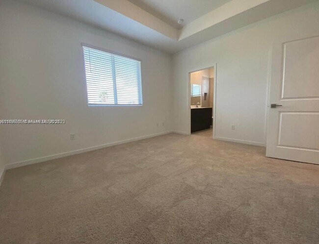 Foto del edificio - 871 SE 16th Ct