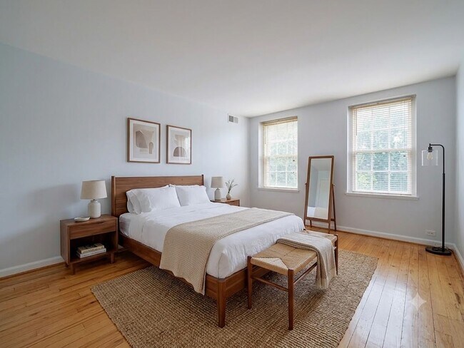 Foto del edificio - Sunny & Renovated 2BR 1BA in NW DC McLean Gardens Oasis!