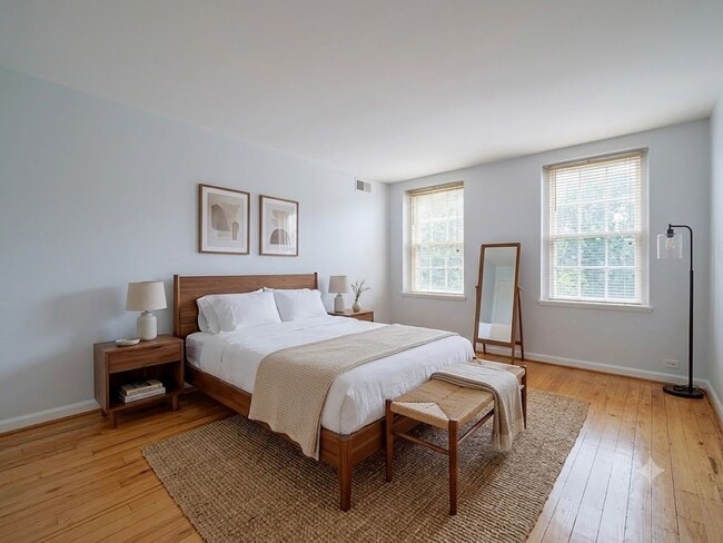 Building Photo - Sunny & Renovated 2BR 1BA in NW DC McLean Gardens Oasis!