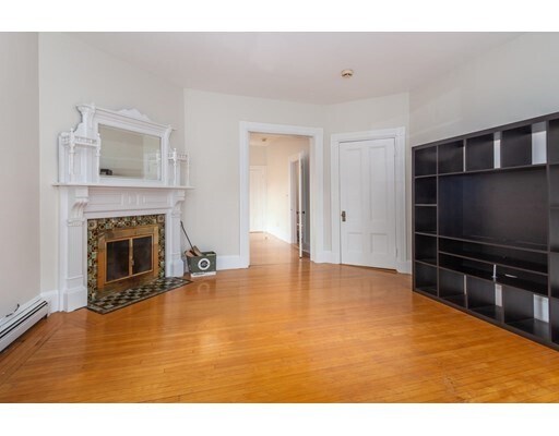 Primary Photo - 29 Bigelow St
