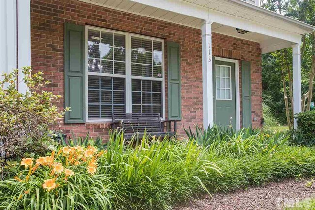 Foto del edificio - 113 Sterling Oaks Ct