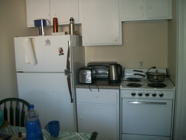 Building Photo - 36 Trowbridge St